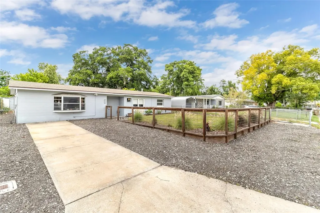 855 Pearl Drive Mount Dora FL 32757