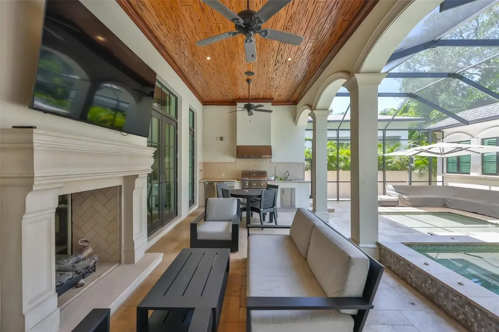 629 Riviera Drive Tampa FL 33606