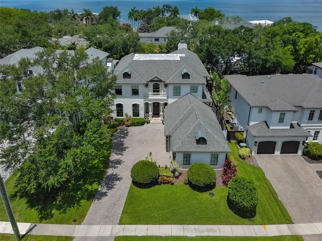 629 Riviera Drive Tampa FL 33606