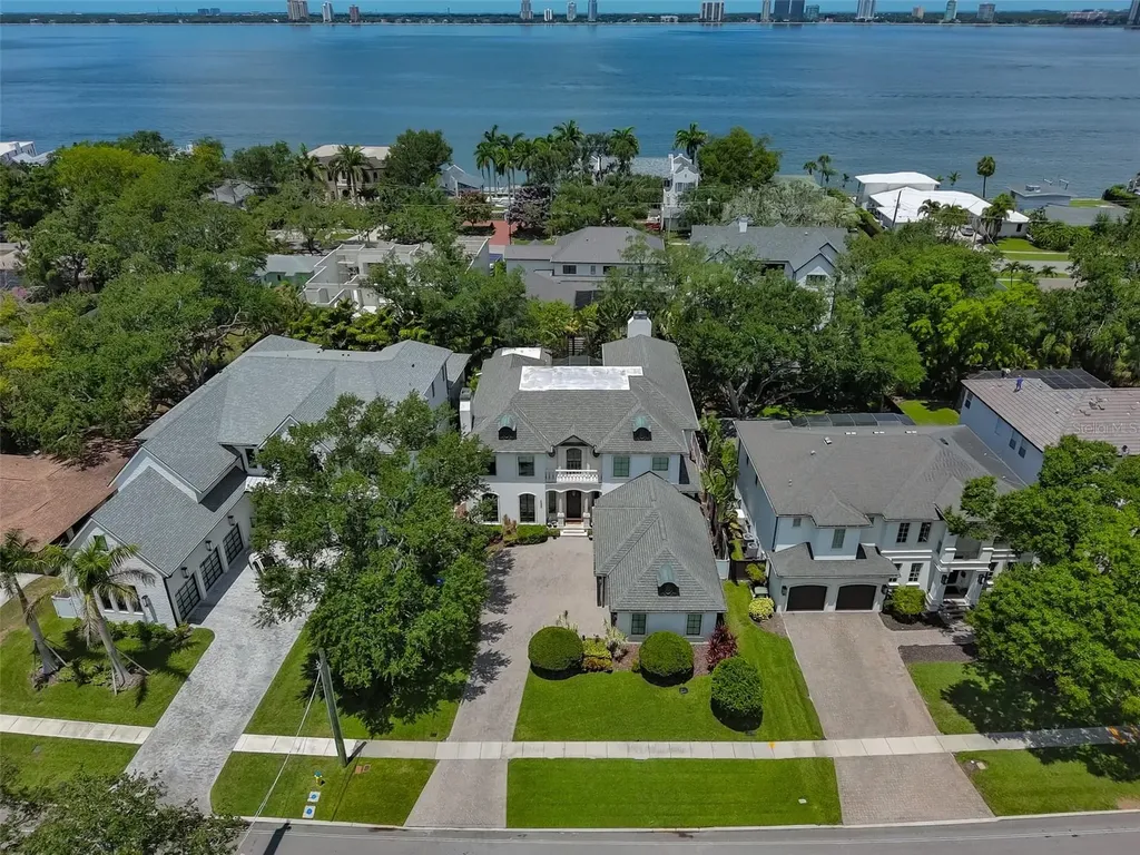 629 Riviera Drive Tampa FL 33606