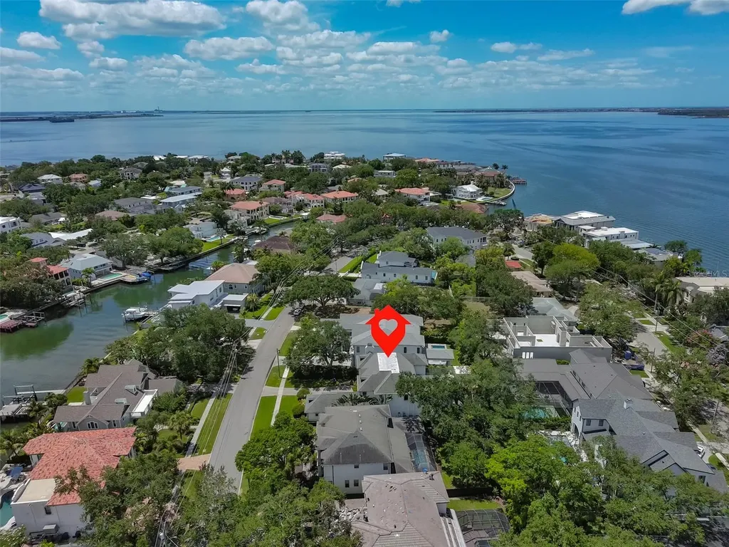 629 Riviera Drive Tampa FL 33606