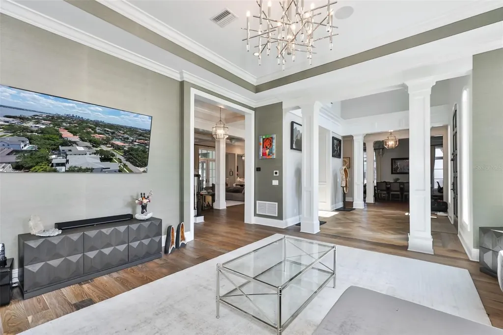 629 Riviera Drive Tampa FL 33606