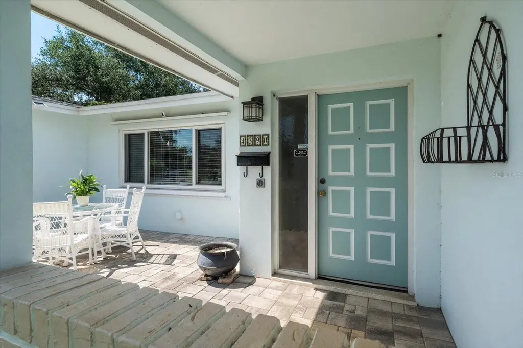 4390 20th Avenue N St Petersburg FL 33713