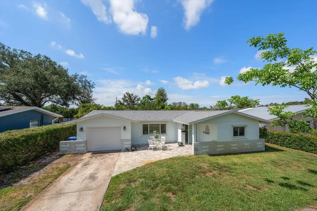 4390 20th Avenue N St Petersburg FL 33713