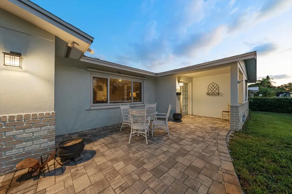 4390 20th Avenue N St Petersburg FL 33713