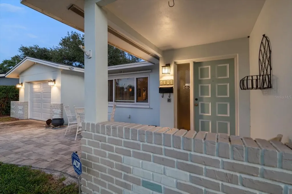 4390 20th Avenue N St Petersburg FL 33713