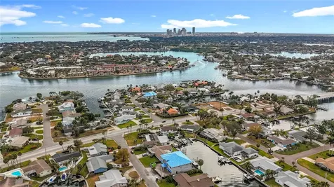 4086 13th Lane NE St Petersburg FL 33703