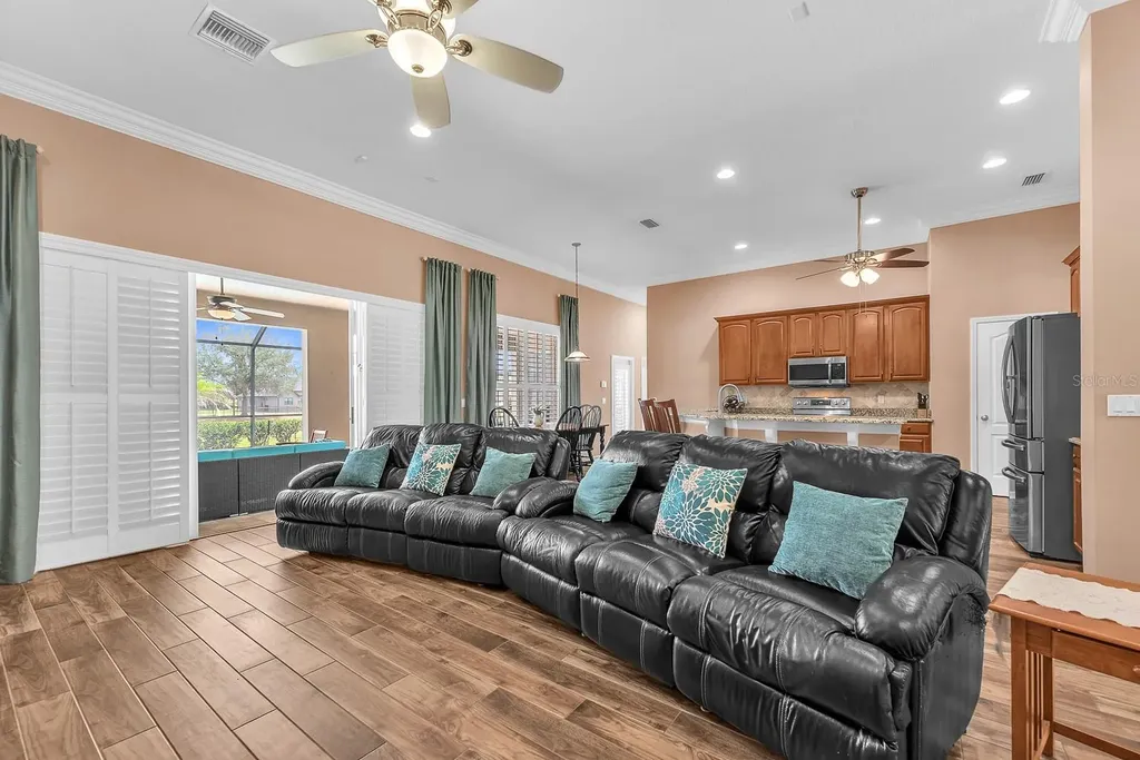 2817 Durant Trails Boulevard Dover FL 33527