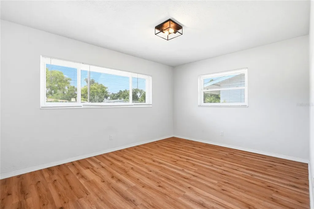 5586 30th Avenue N St Petersburg FL 33710