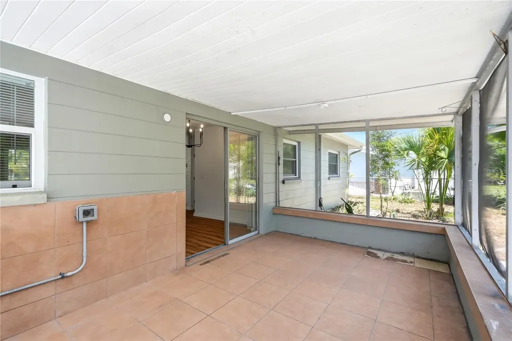 5586 30th Avenue N St Petersburg FL 33710