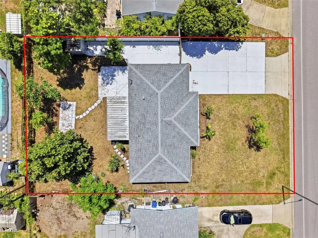 5586 30th Avenue N St Petersburg FL 33710