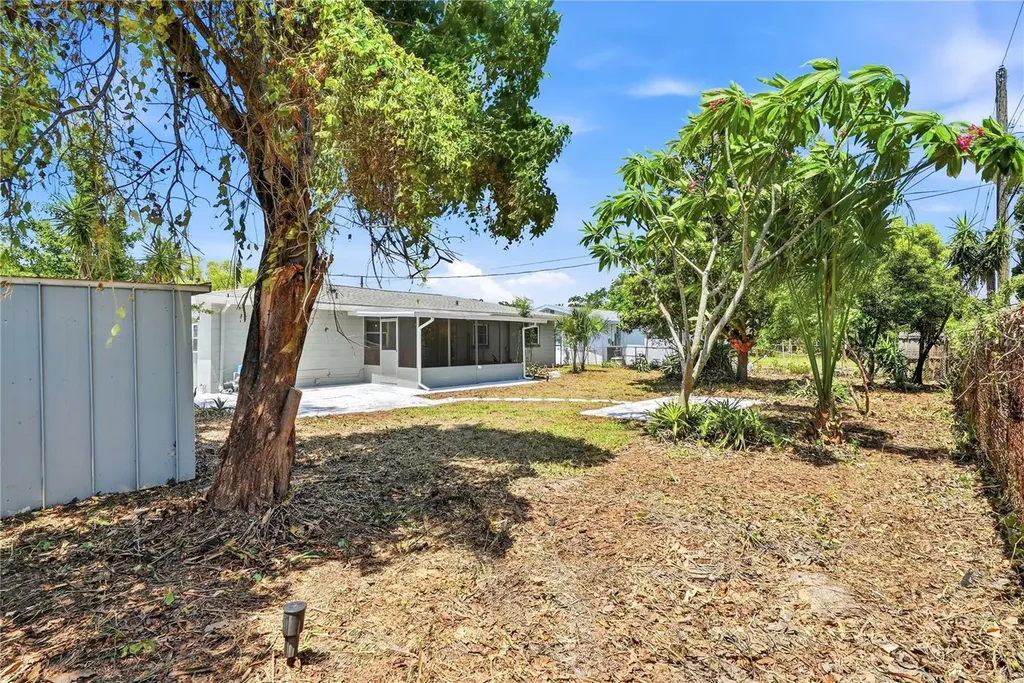 5586 30th Avenue N St Petersburg FL 33710