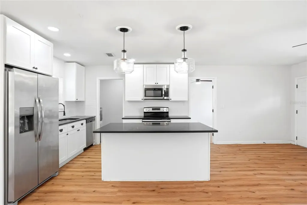 5586 30th Avenue N St Petersburg FL 33710