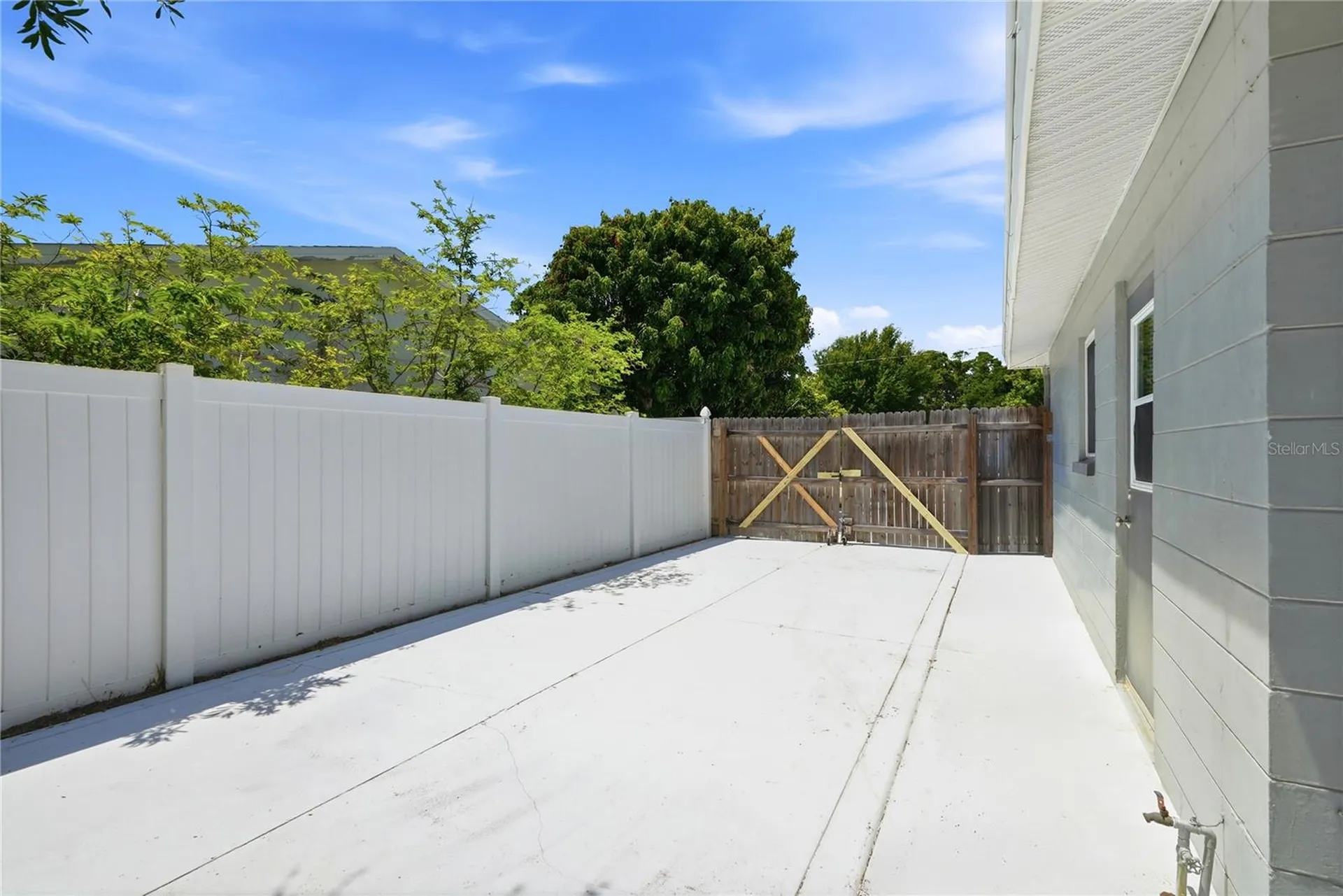 5586 30th Avenue N St Petersburg FL 33710