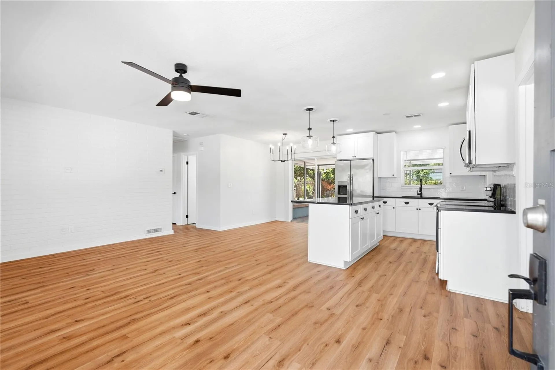 5586 30th Avenue N St Petersburg FL 33710
