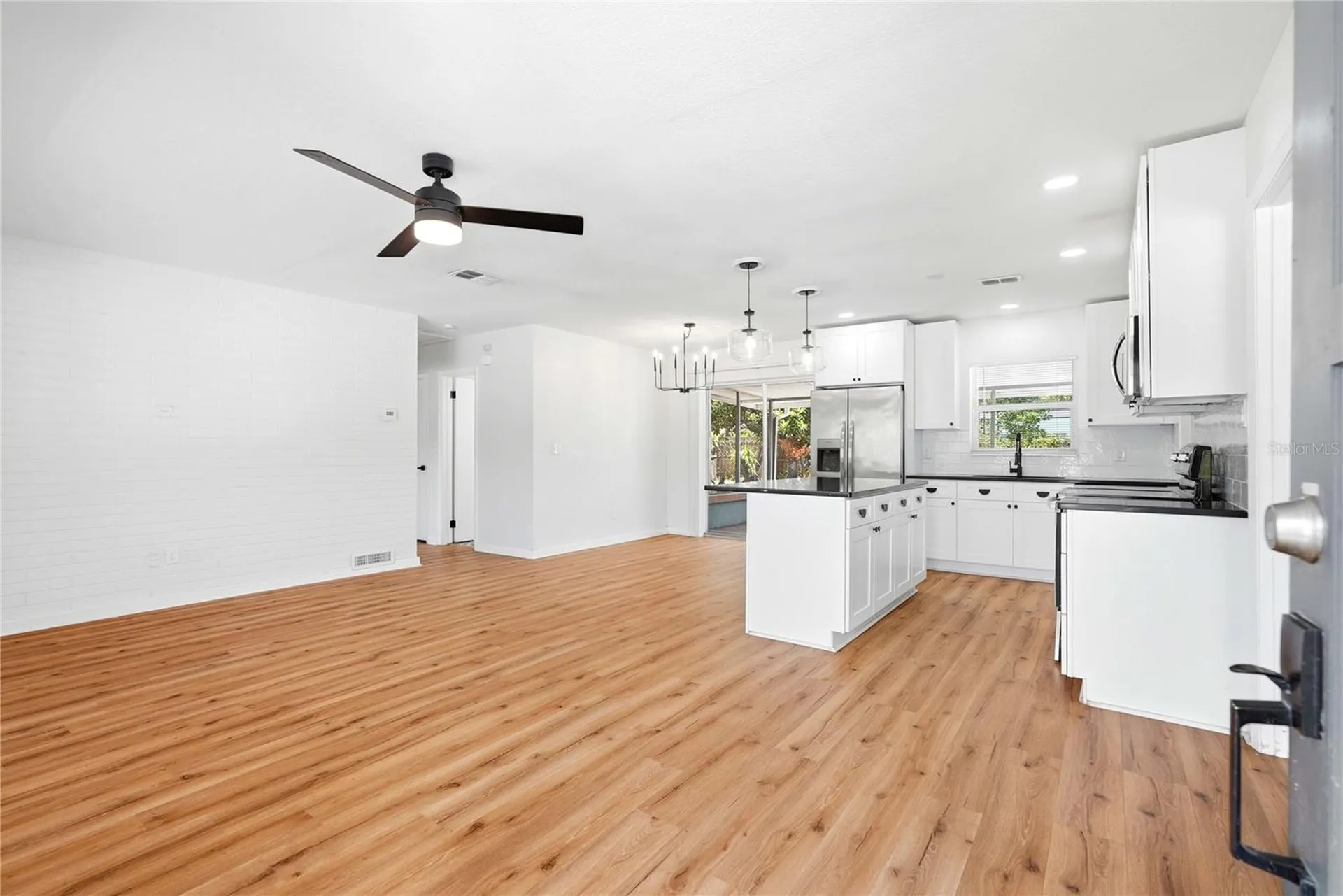 5586 30th Avenue N St Petersburg FL 33710