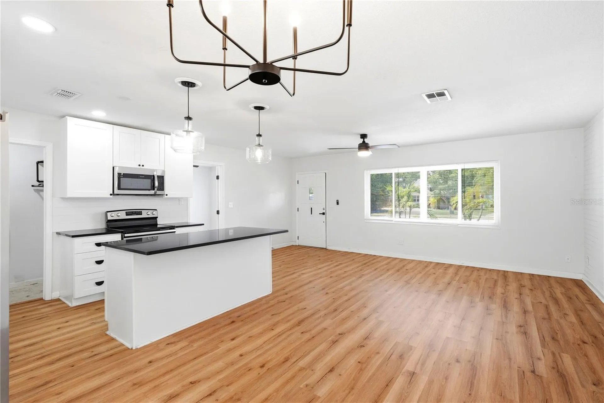 5586 30th Avenue N St Petersburg FL 33710