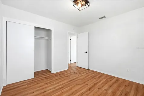 5586 30th Avenue N St Petersburg FL 33710