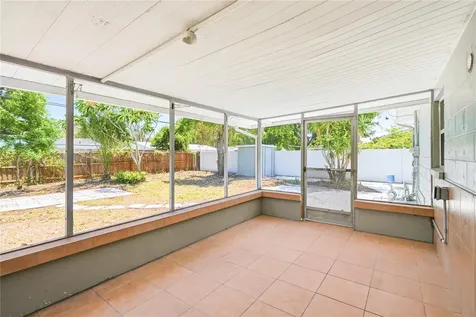 5586 30th Avenue N St Petersburg FL 33710