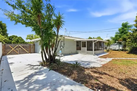 5586 30th Avenue N St Petersburg FL 33710