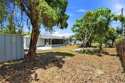 5586 30th Avenue N St Petersburg FL 33710