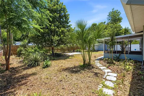 5586 30th Avenue N St Petersburg FL 33710