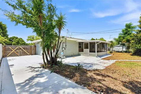 5586 30th Avenue N St Petersburg FL 33710