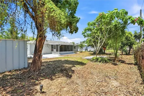 5586 30th Avenue N St Petersburg FL 33710