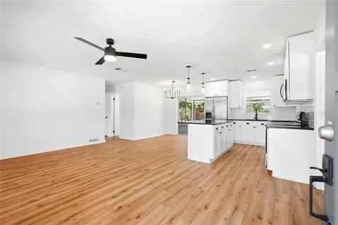 5586 30th Avenue N St Petersburg FL 33710