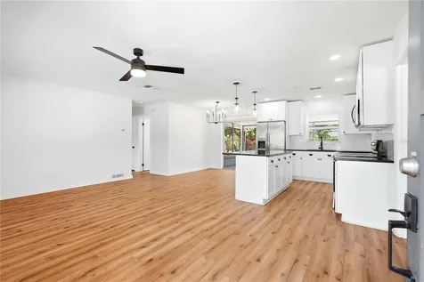 5586 30th Avenue N St Petersburg FL 33710