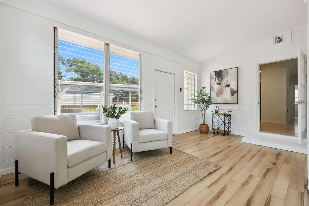 71 1st Street Chuluota FL 32766