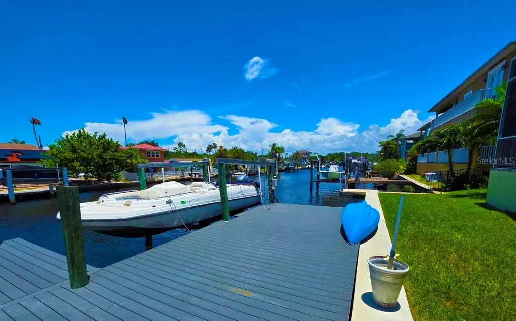 339 Manatee Lane Tarpon Springs FL 34689