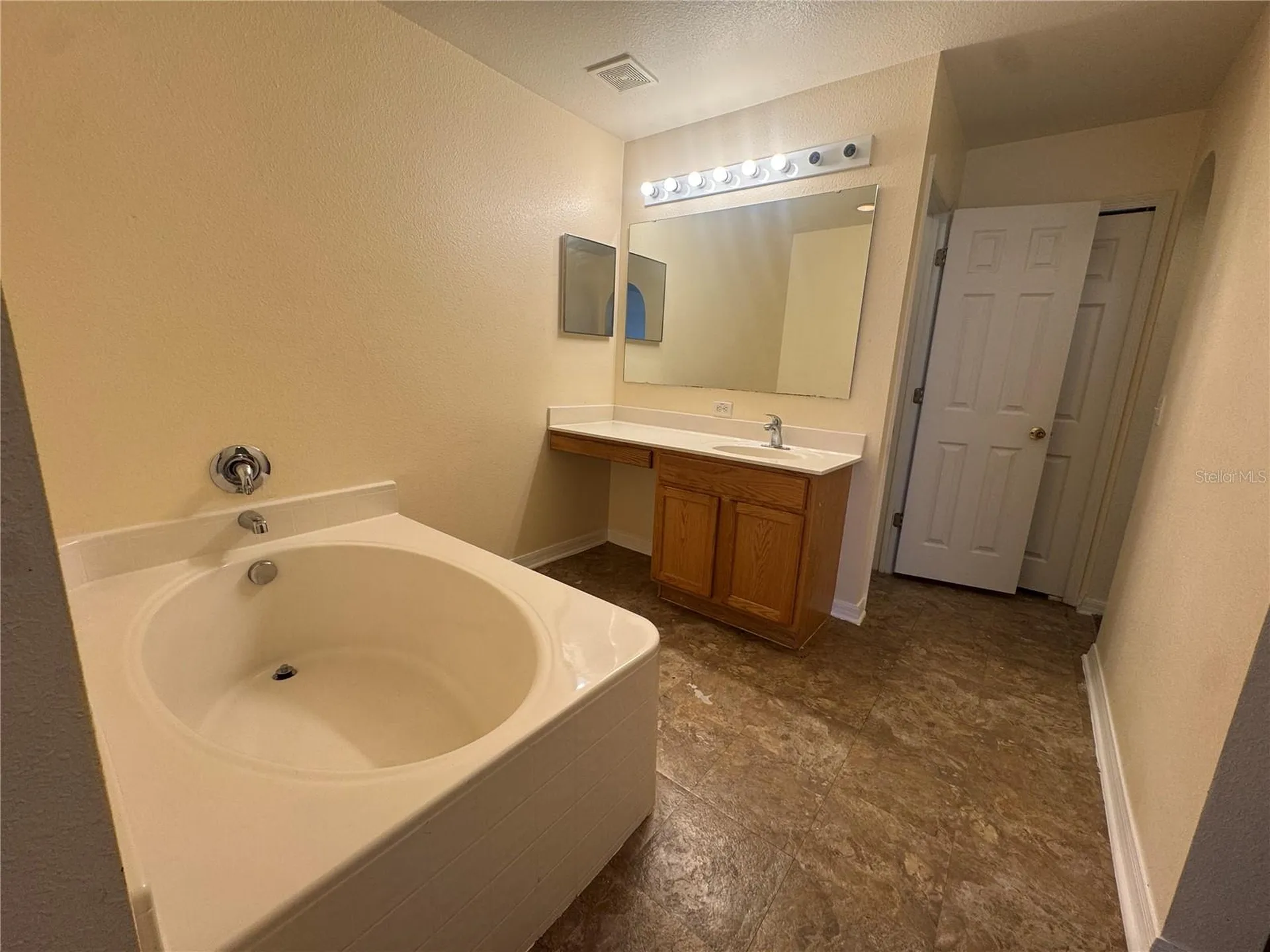 102 Flatfish Court Kissimmee FL 34759