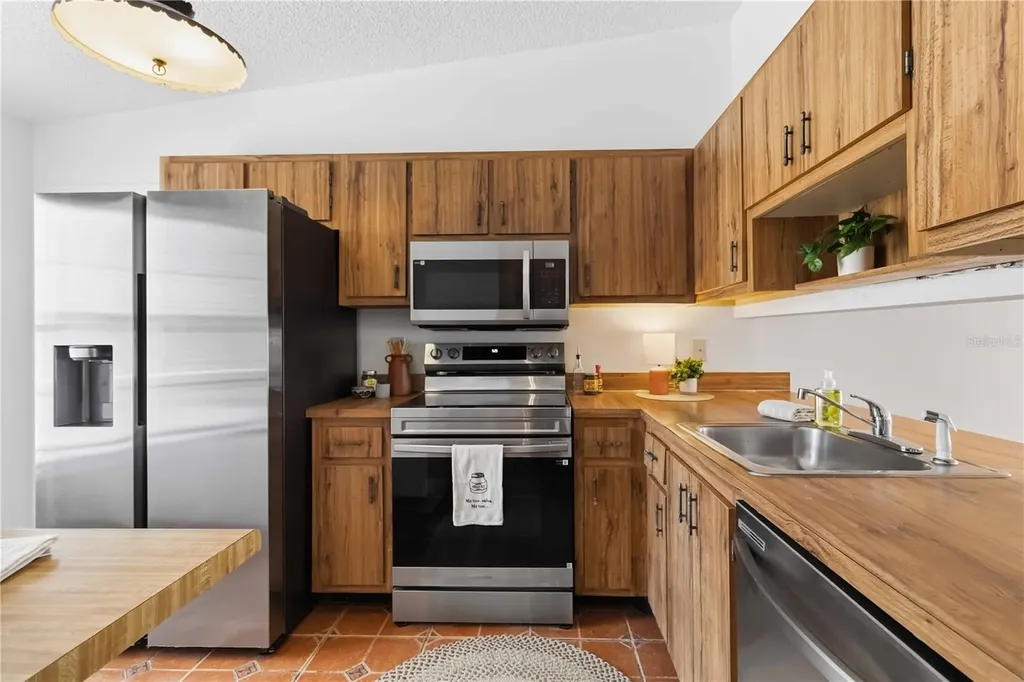 4004 42nd Avenue W Bradenton FL 34205
