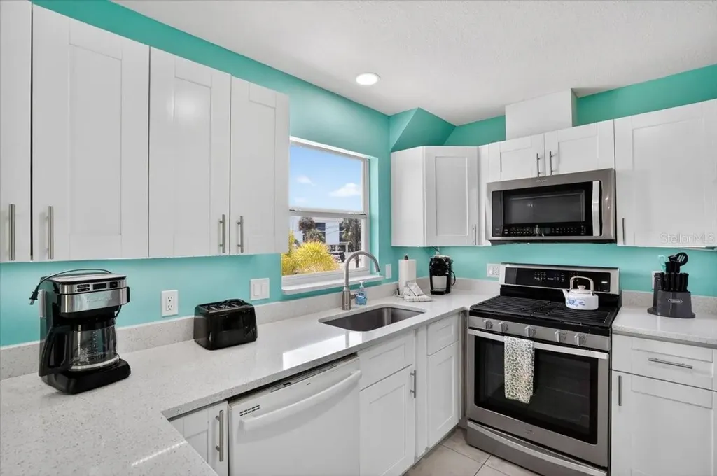 3303 6th Avenue Holmes Beach FL 34217