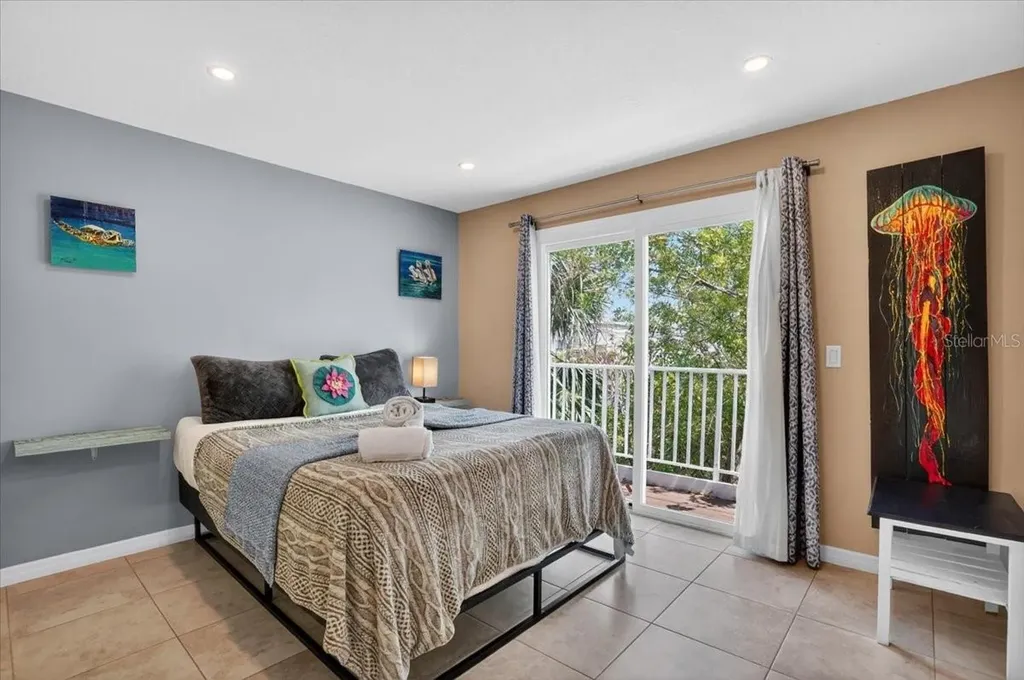 3303 6th Avenue Holmes Beach FL 34217