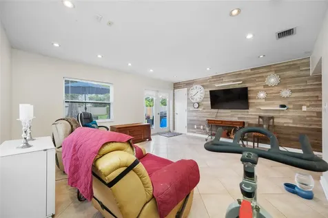 7128 64th Way N Pinellas Park FL 33781