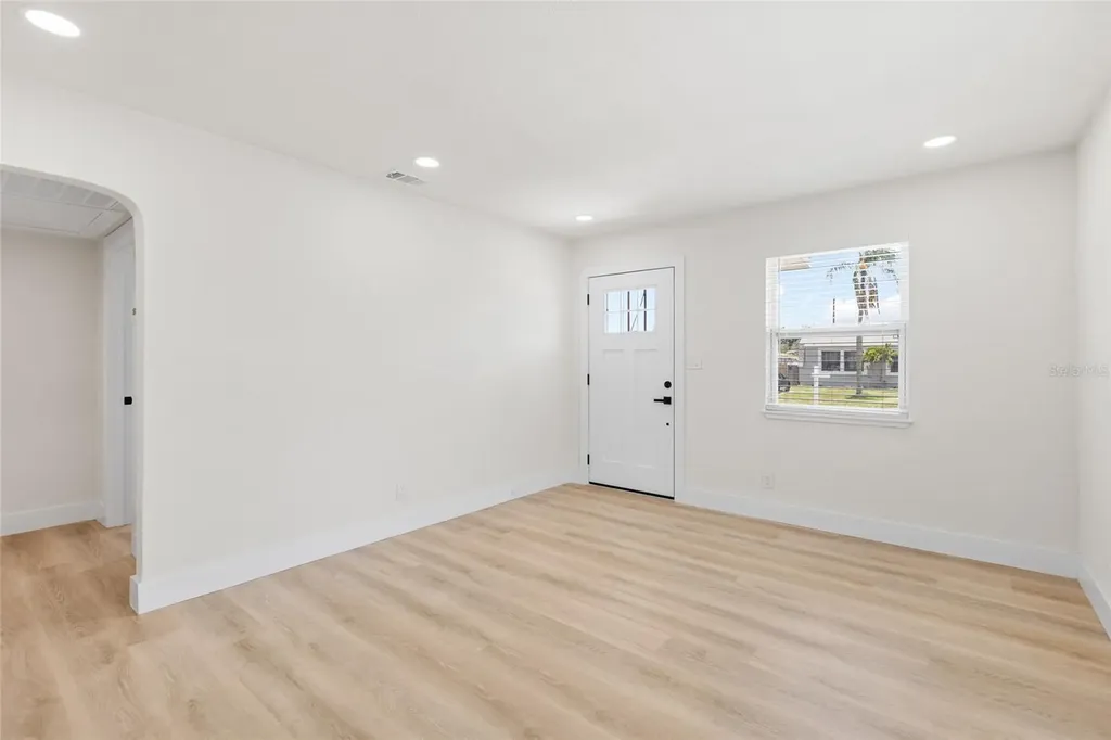 513 88th Avenue N St Petersburg FL 33702