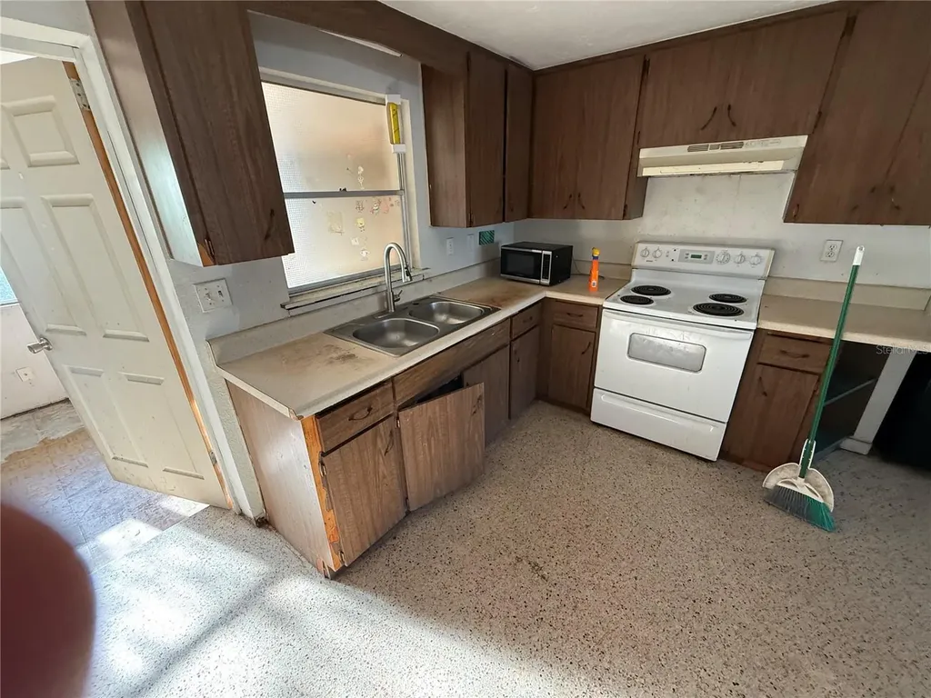 926 Pattison Avenue Sarasota FL 34237