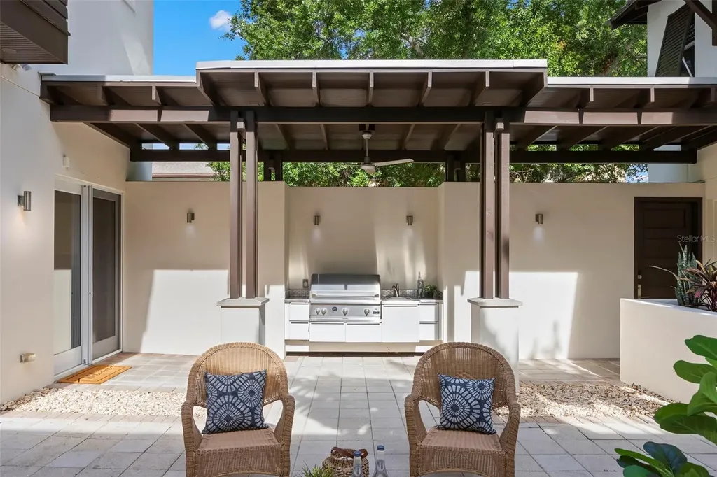 305 12th Avenue NE St Petersburg FL 33701
