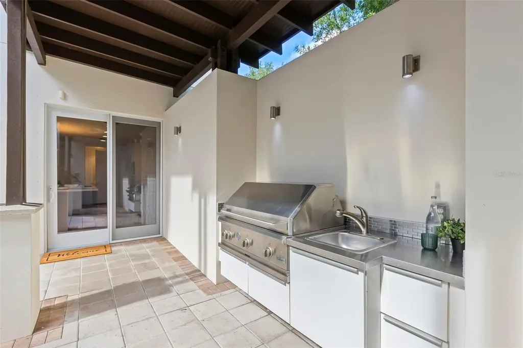 305 12th Avenue NE St Petersburg FL 33701