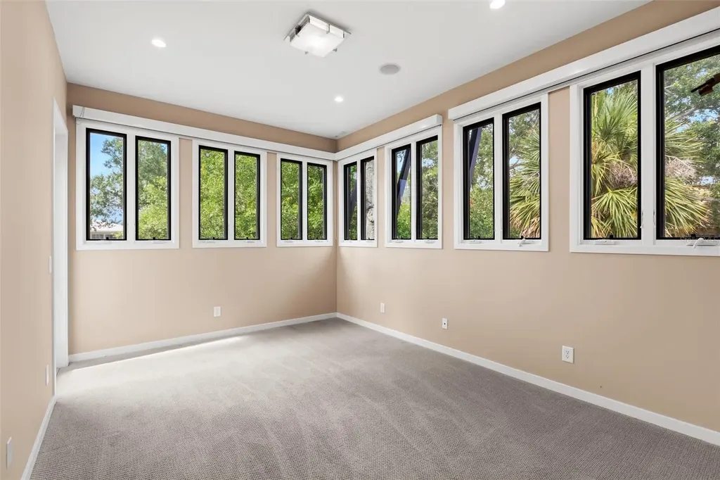 305 12th Avenue NE St Petersburg FL 33701