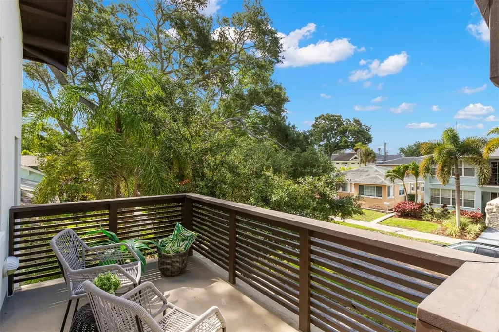 305 12th Avenue NE St Petersburg FL 33701