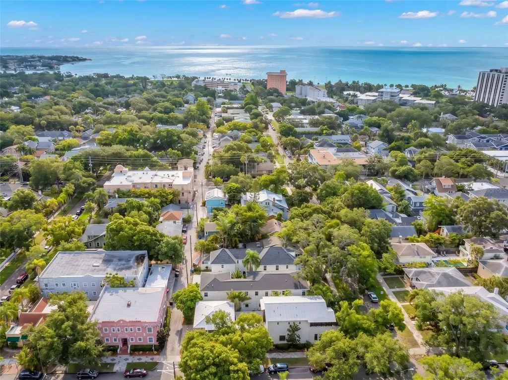 305 12th Avenue NE St Petersburg FL 33701