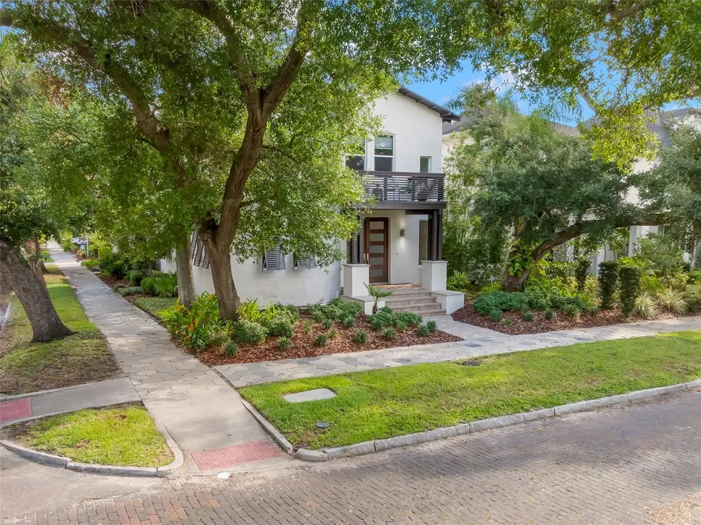 305 12th Avenue NE St Petersburg FL 33701