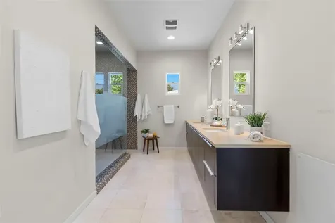 305 12th Avenue NE St Petersburg FL 33701