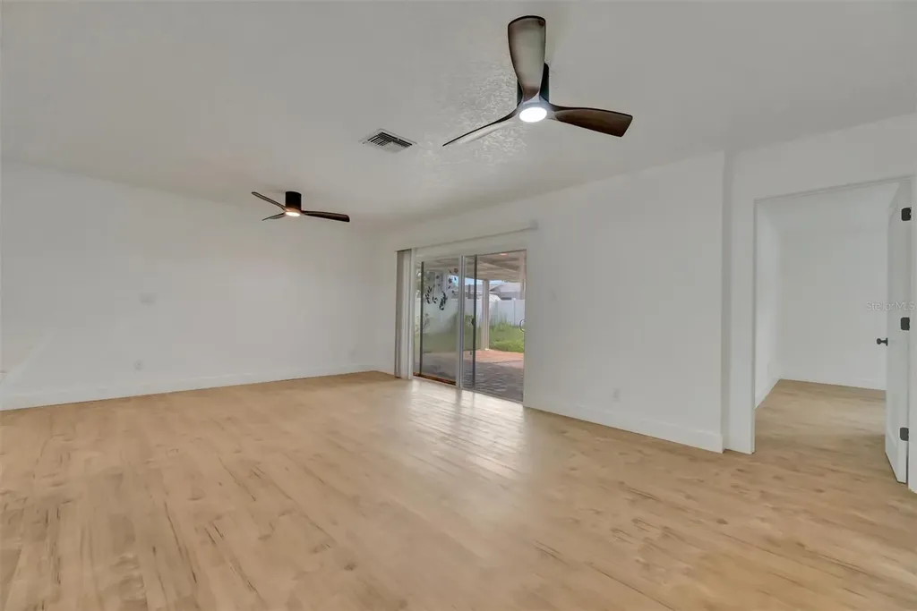 7454 Locust Street NE St Petersburg FL 33702