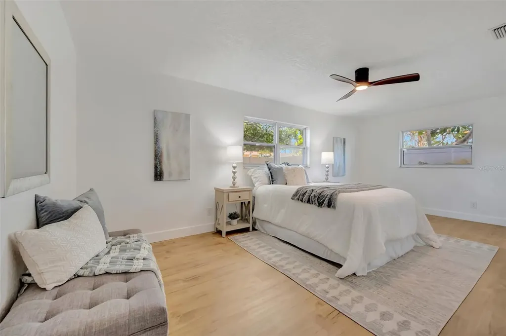 7454 Locust Street NE St Petersburg FL 33702