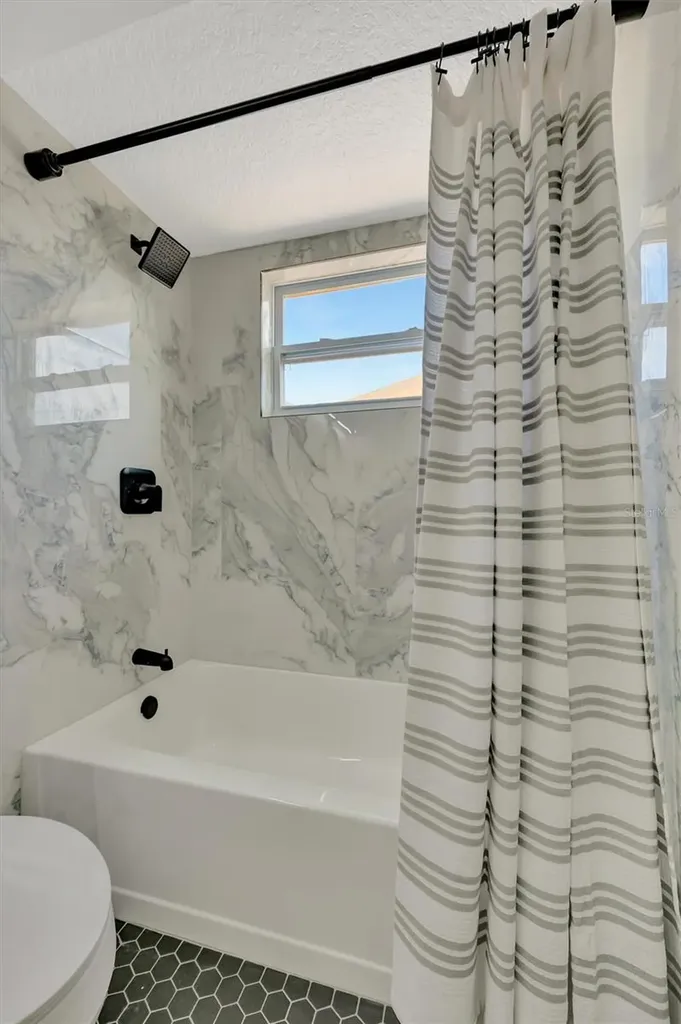 7454 Locust Street NE St Petersburg FL 33702