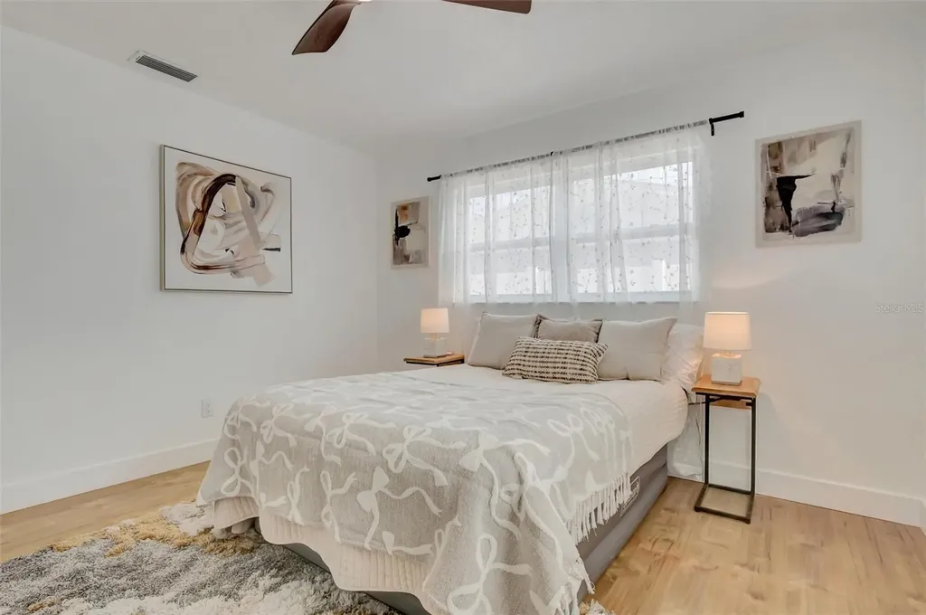 7454 Locust Street NE St Petersburg FL 33702